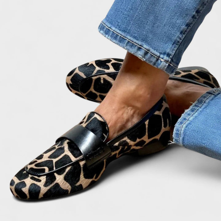 Бритта | Бродирани мокасини с животински мотив