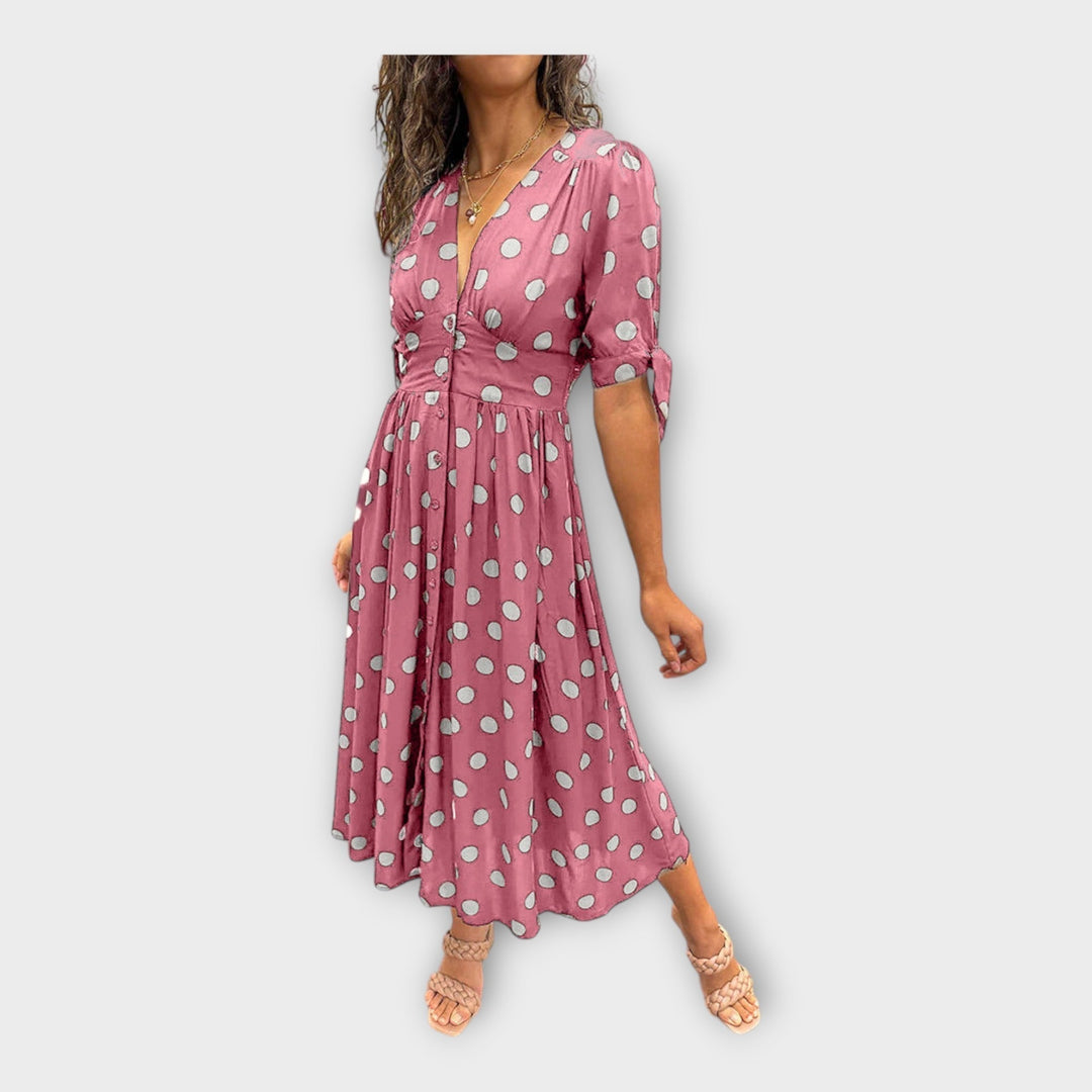 Елегантна рокля с модерен десен и вечна изисканост