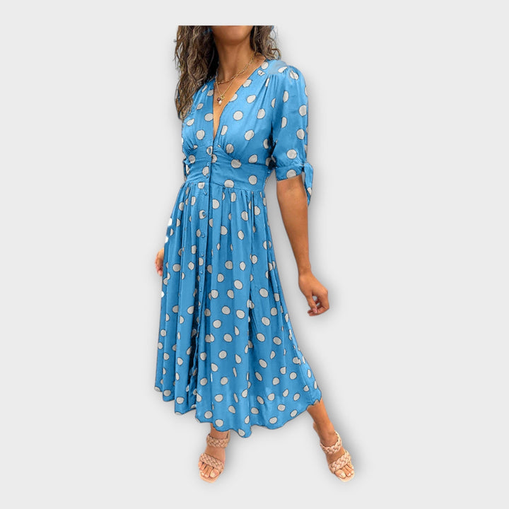 Елегантна рокля с модерен десен и вечна изисканост