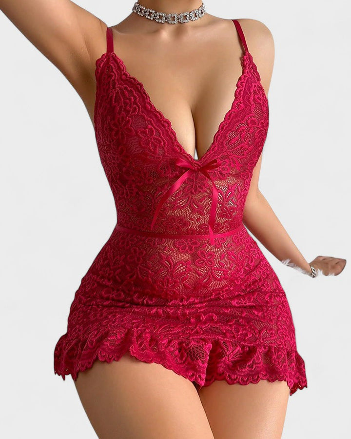 Розалие | Блондинка нощница с дълбоко деколте