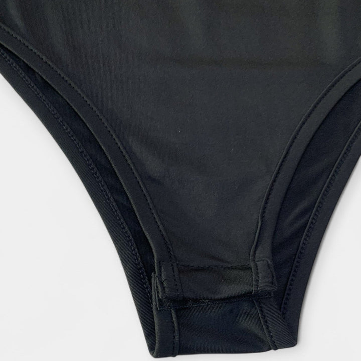 Летен бодита във V-форма