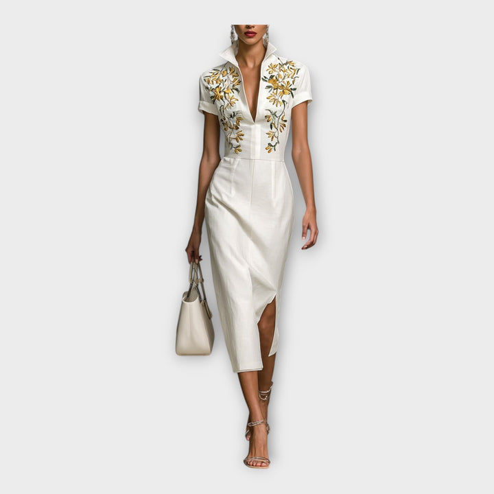 Рокля с изискани бродерии