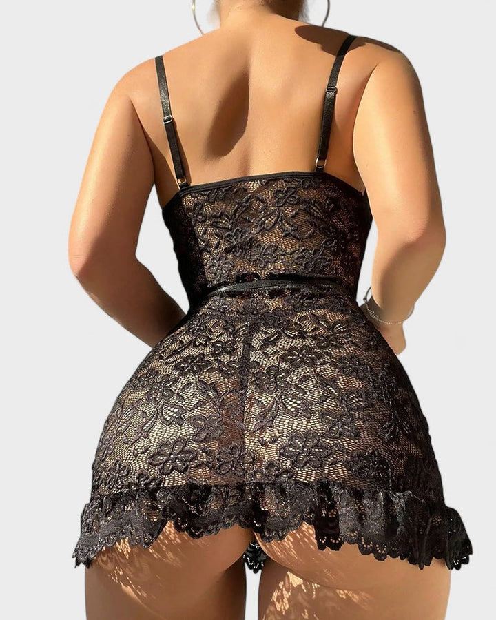 Розалие | Блондинка нощница с дълбоко деколте