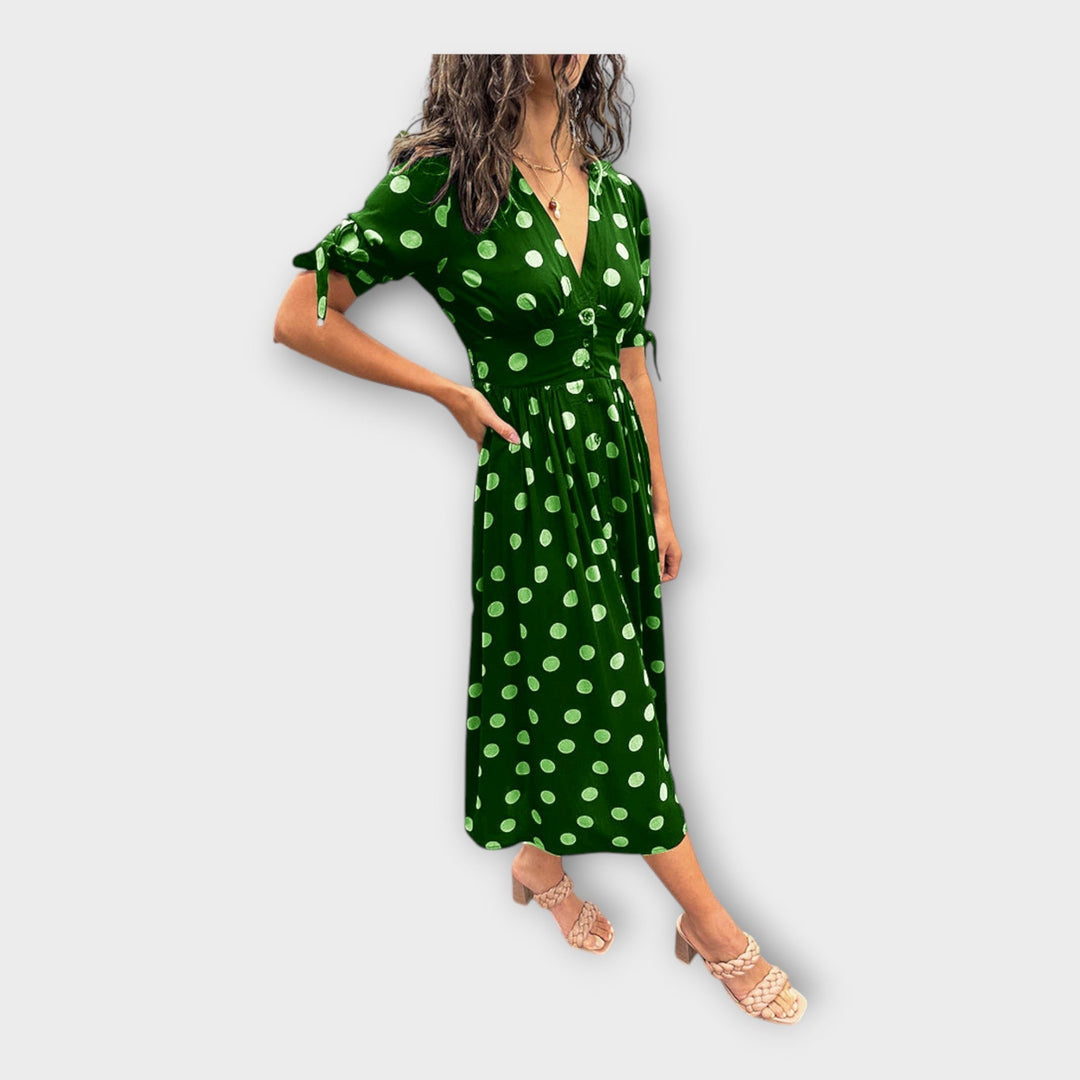 Елегантна рокля с модерен десен и вечна изисканост