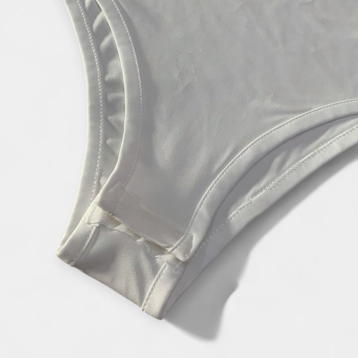 Летен бодита във V-форма