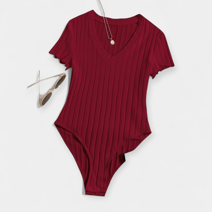 Боди с детайли от тръби