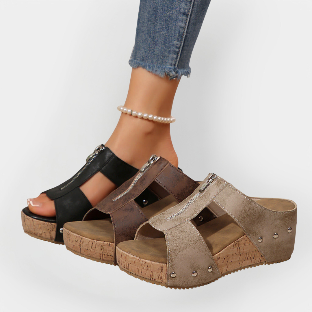 Удобни сандали с ток и цип