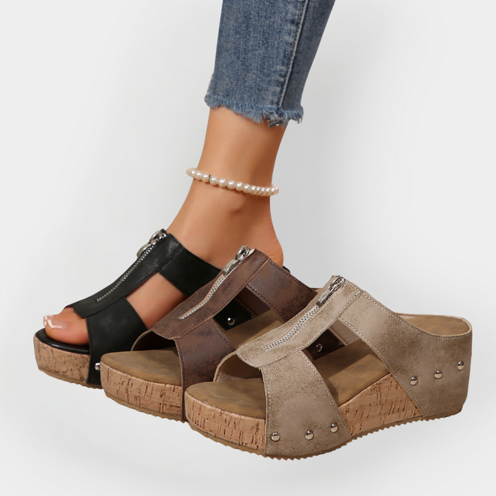 Удобни сандали с ток и цип