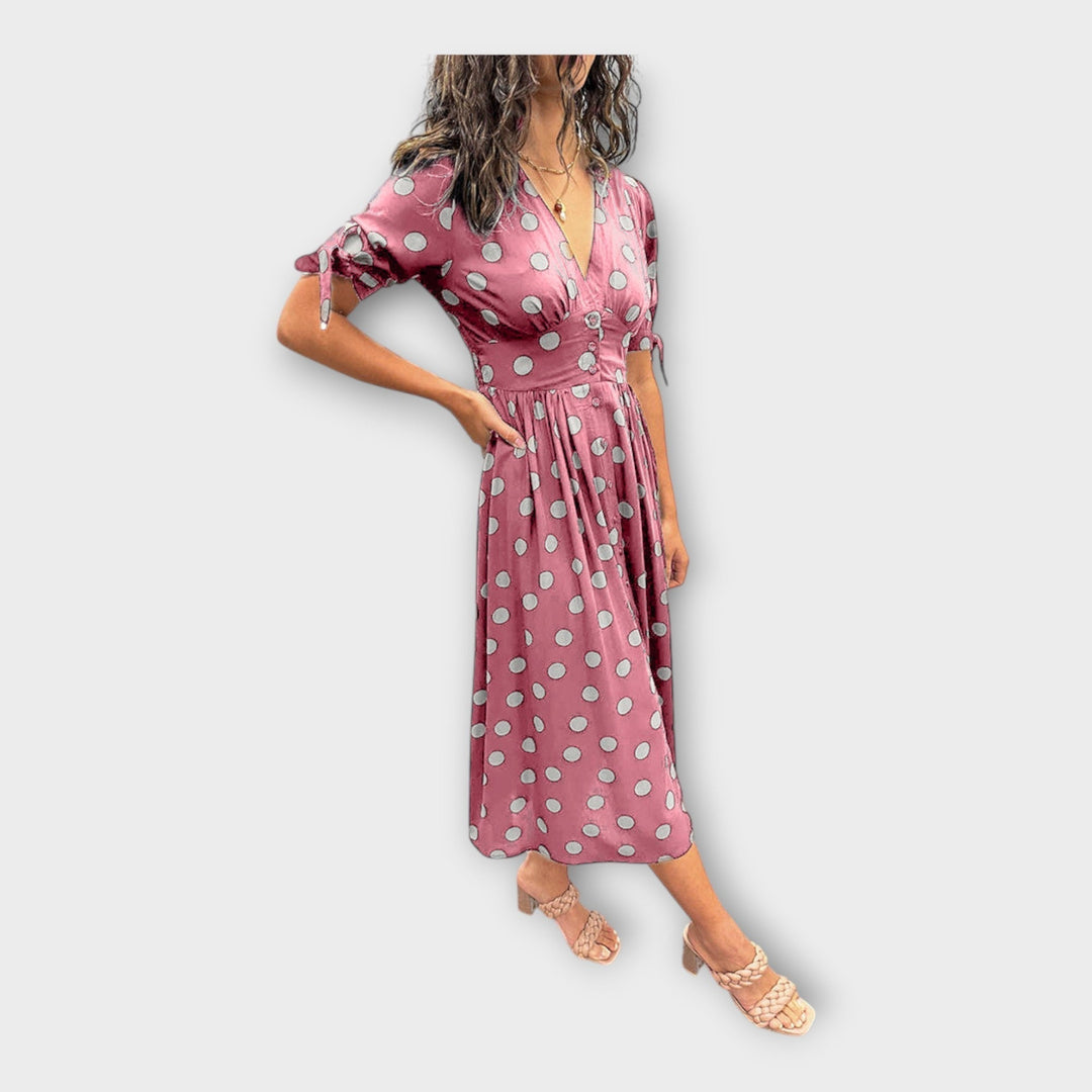 Елегантна рокля с модерен десен и вечна изисканост