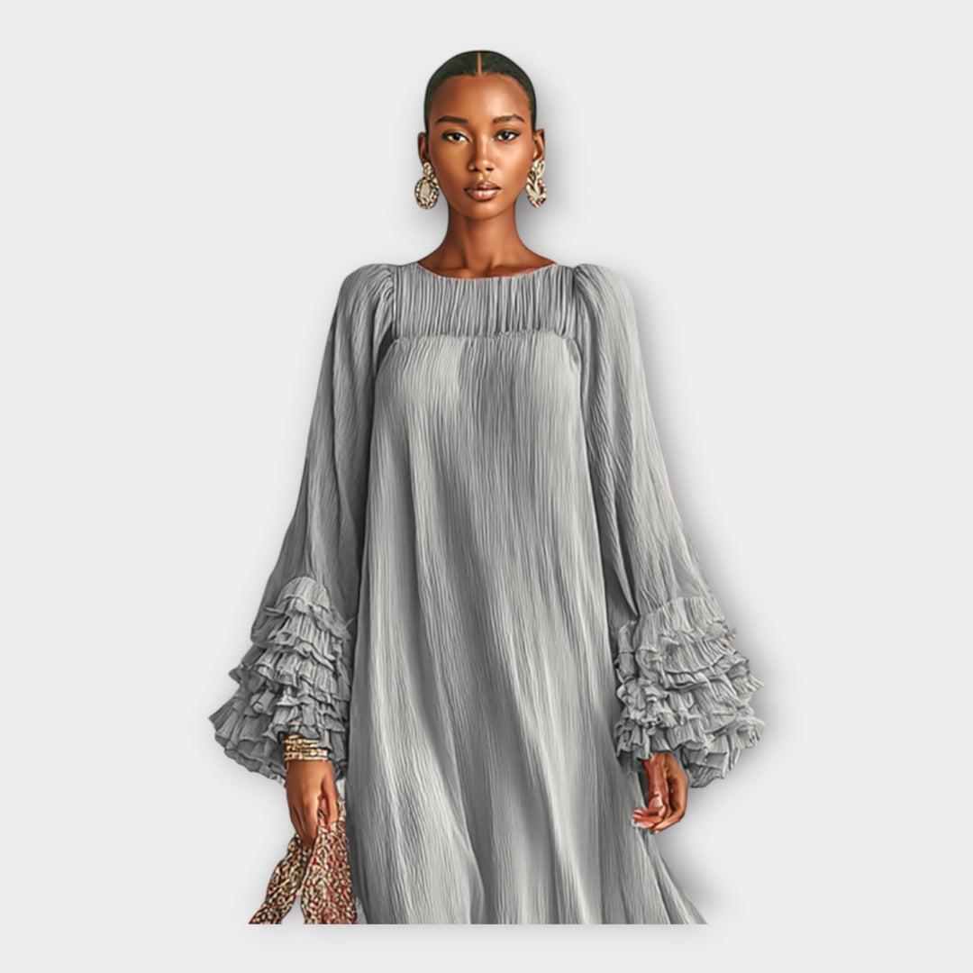 Въздушна дълга рокля с елегантни детайли