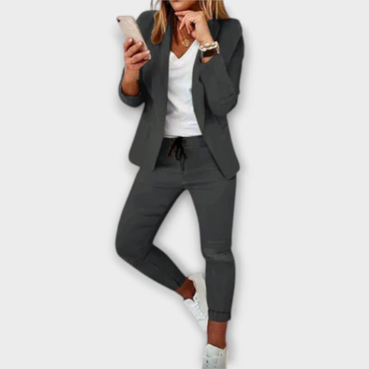 София – Елегантен и удобен комплект блейзери