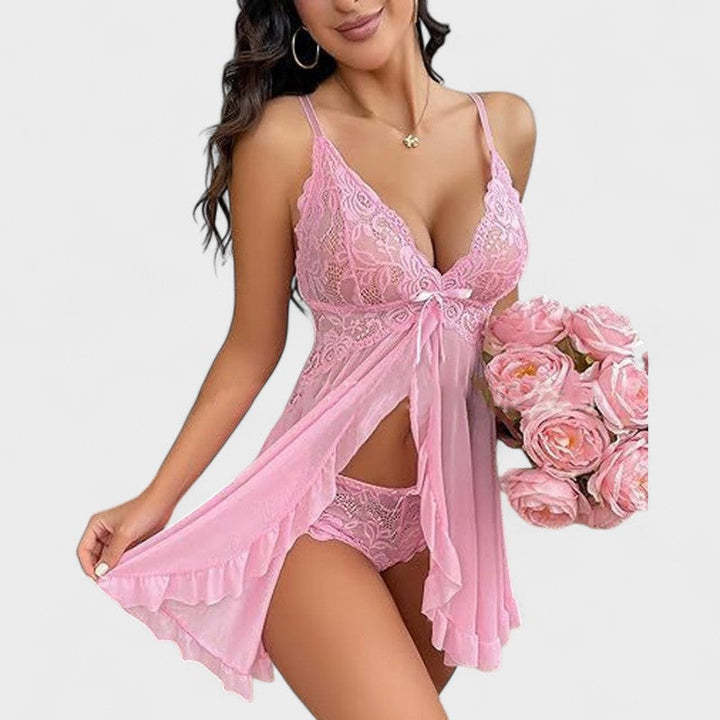 Шарка | Изкусителен дантелен комплект за нощно облекло с детайли от дантела