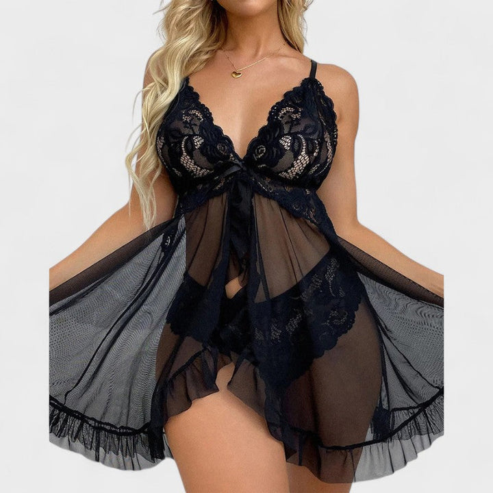 Шарка | Изкусителен дантелен комплект за нощно облекло с детайли от дантела