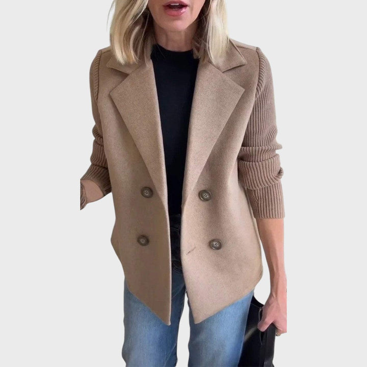 Ема | Елегантно сако с плетени ръкави