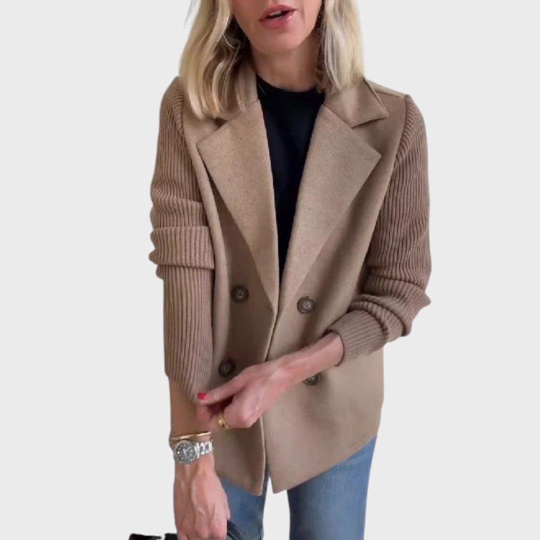 Ема | Елегантно сако с плетени ръкави