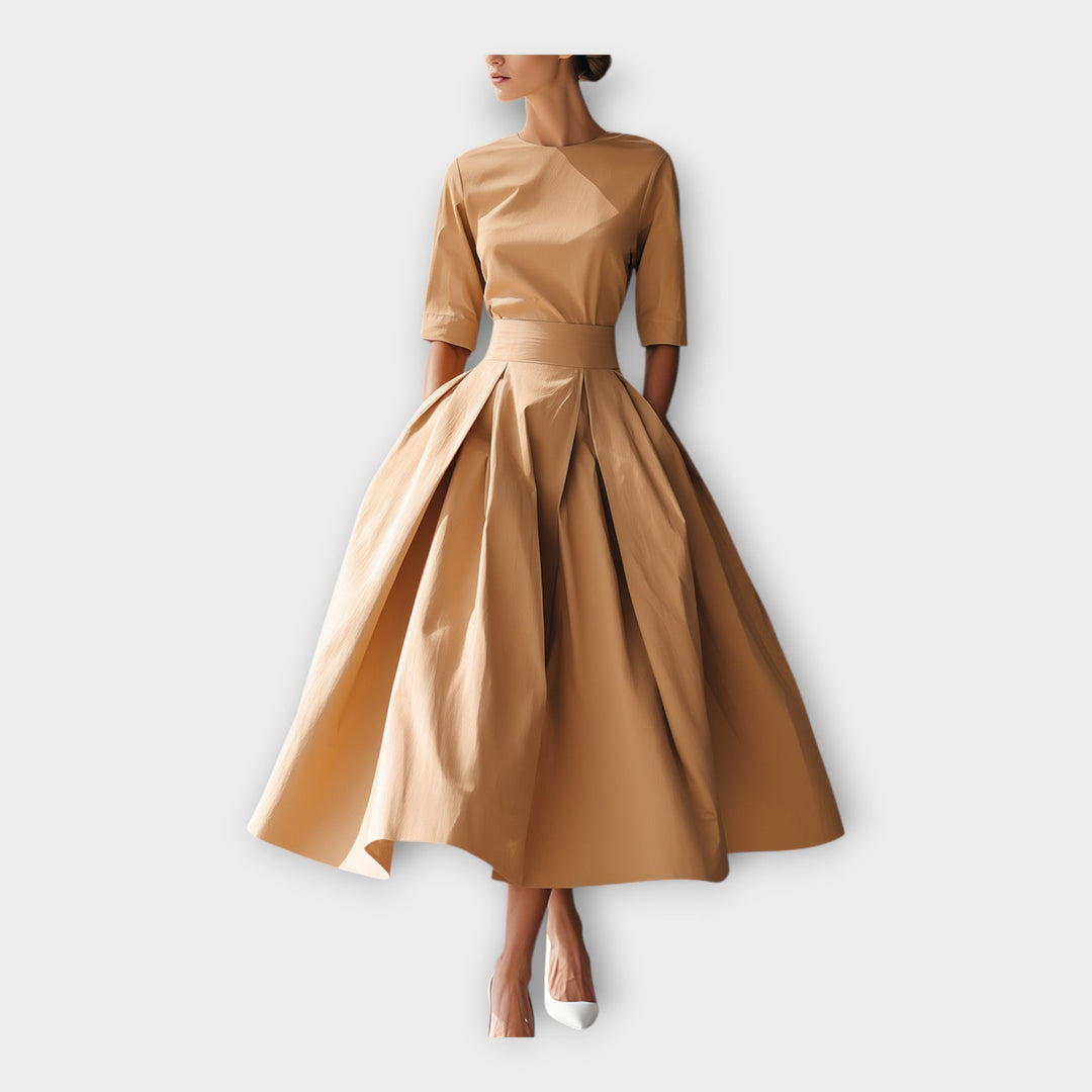 Миди рокля с изискана, минималистична естетика