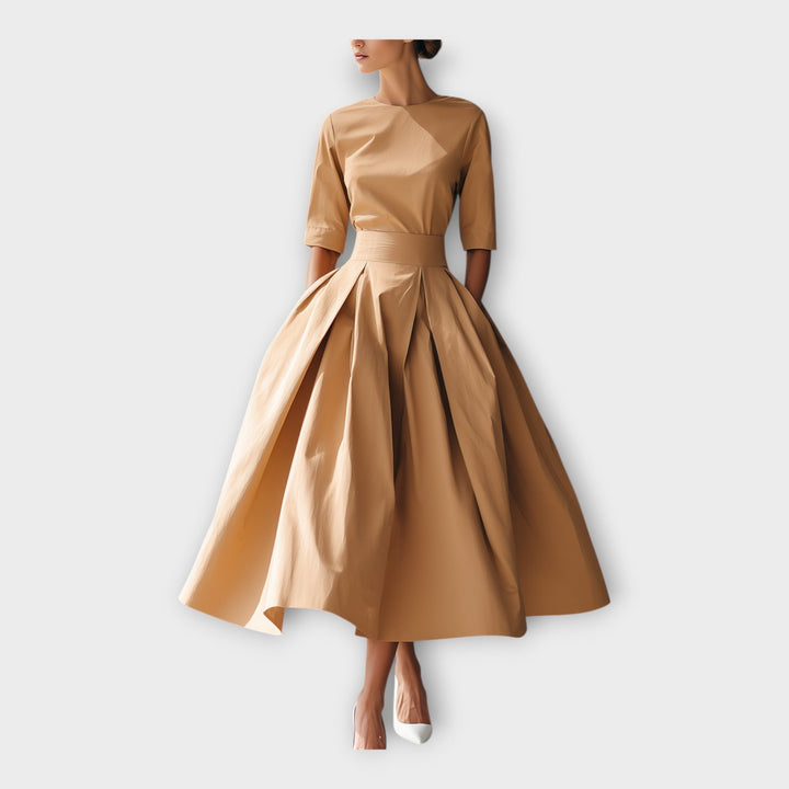 Миди рокля с изискана, минималистична естетика