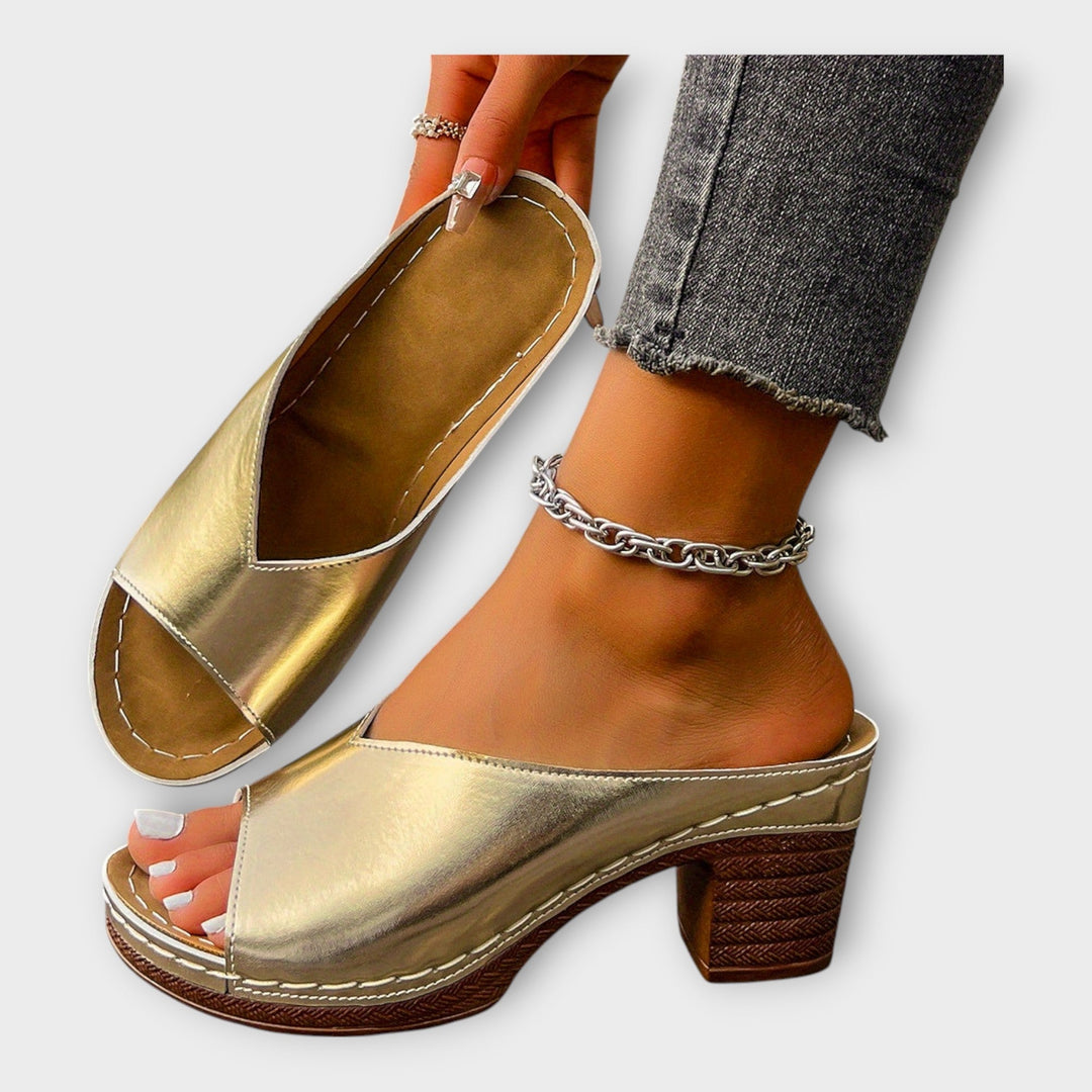 Сандали с дебел ток и открит задник