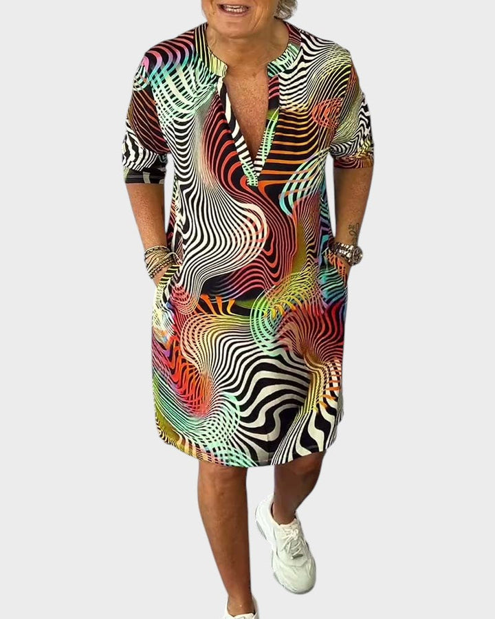 Жофие | Цветна рокля с V-образно деколте