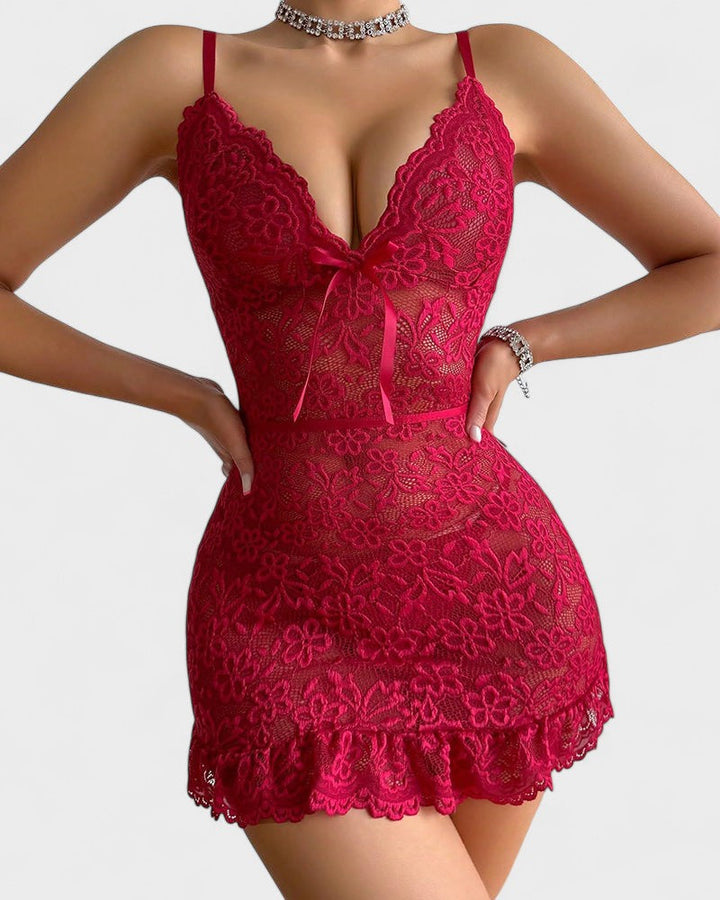 Розалие | Блондинка нощница с дълбоко деколте