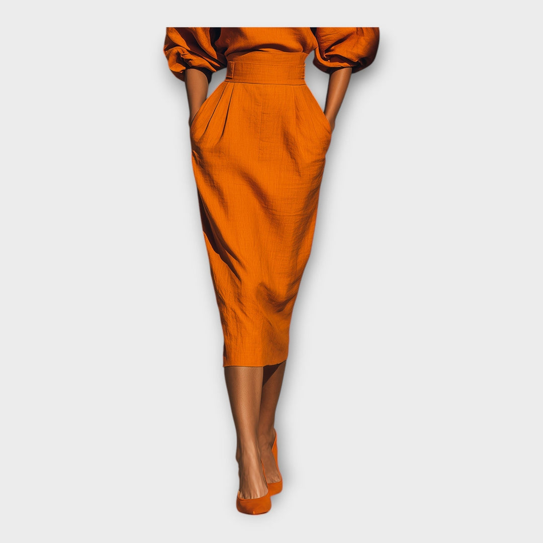 Елегантна рокля с изтънчен дизайн и минималистична естетика