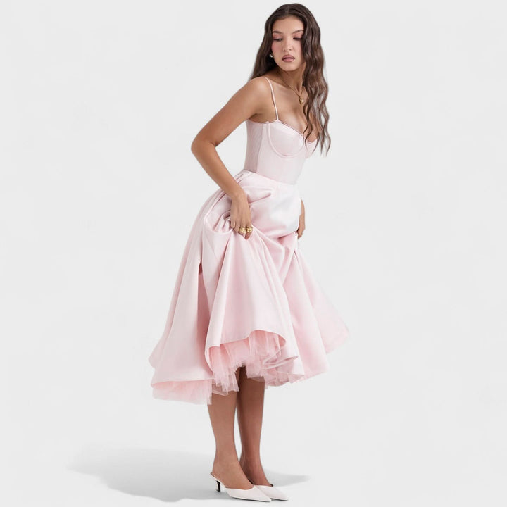 Клара Рокля – Ретро Елегантност