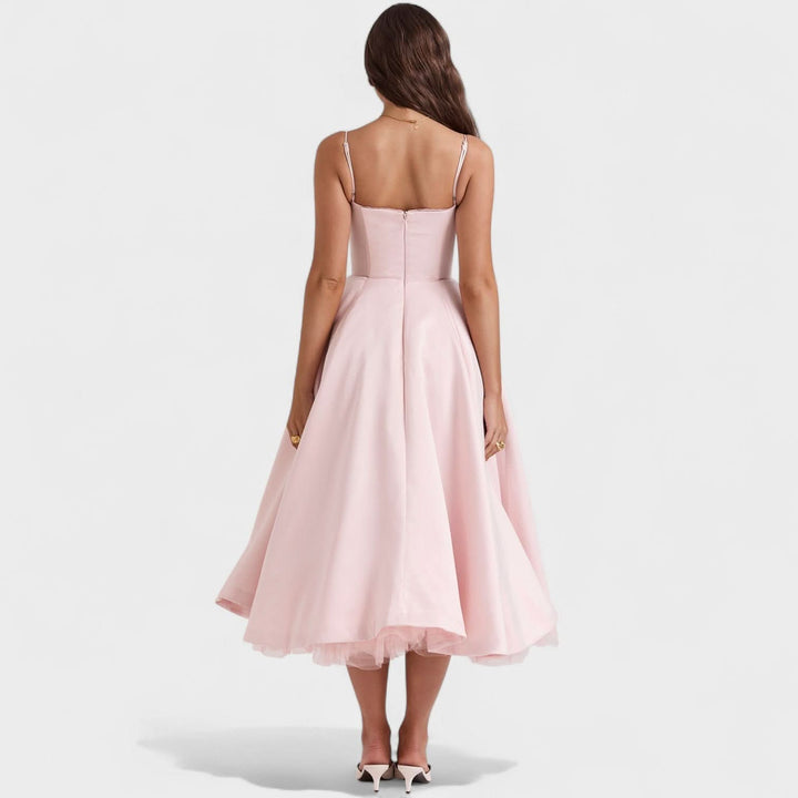 Клара Рокля – Ретро Елегантност