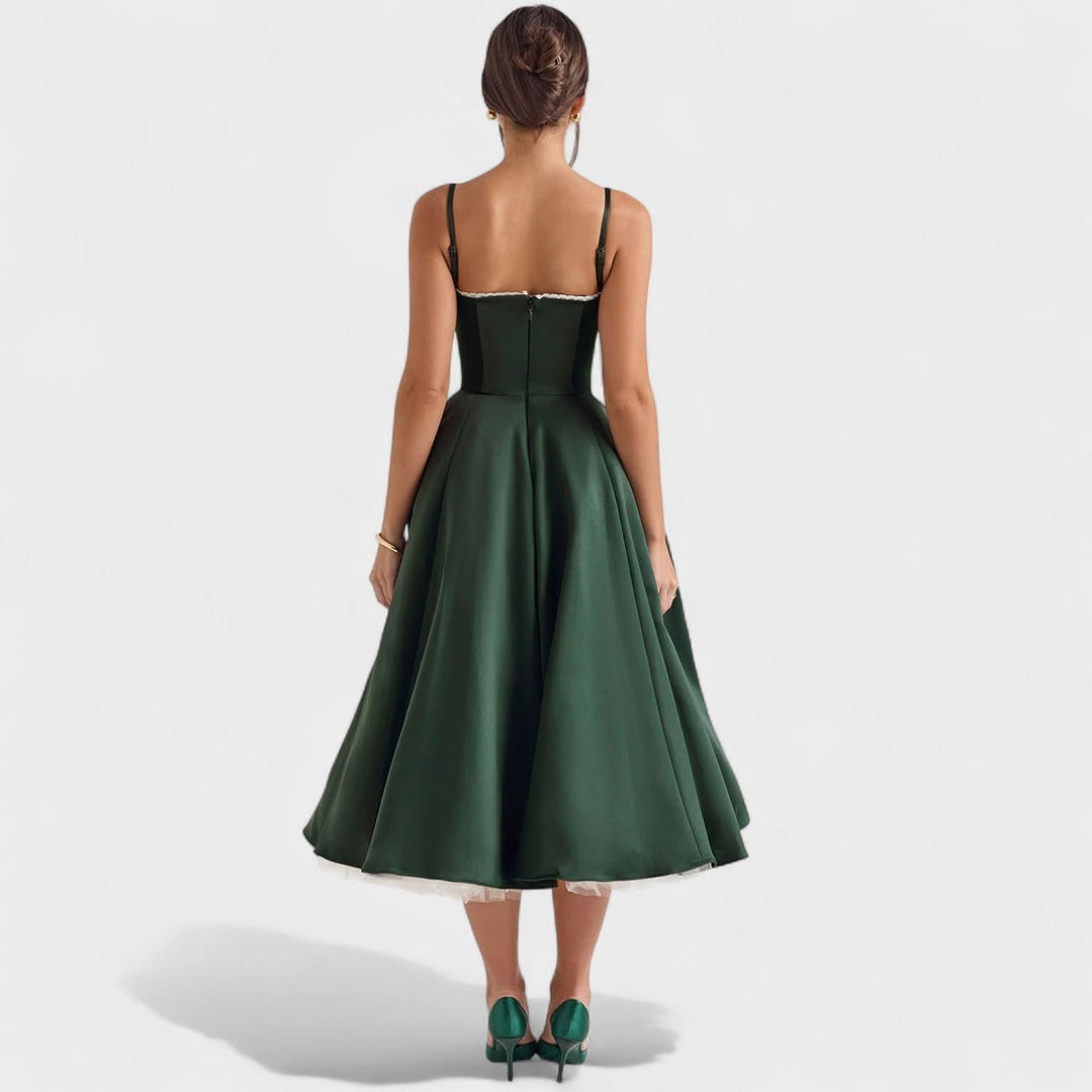 Клара Рокля – Ретро Елегантност