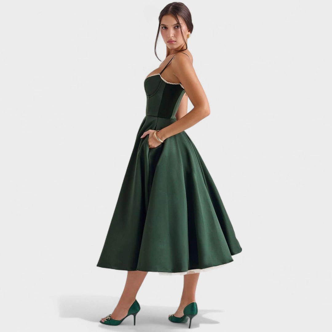 Клара Рокля – Ретро Елегантност