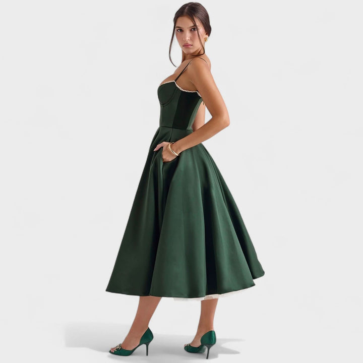 Клара Рокля – Ретро Елегантност